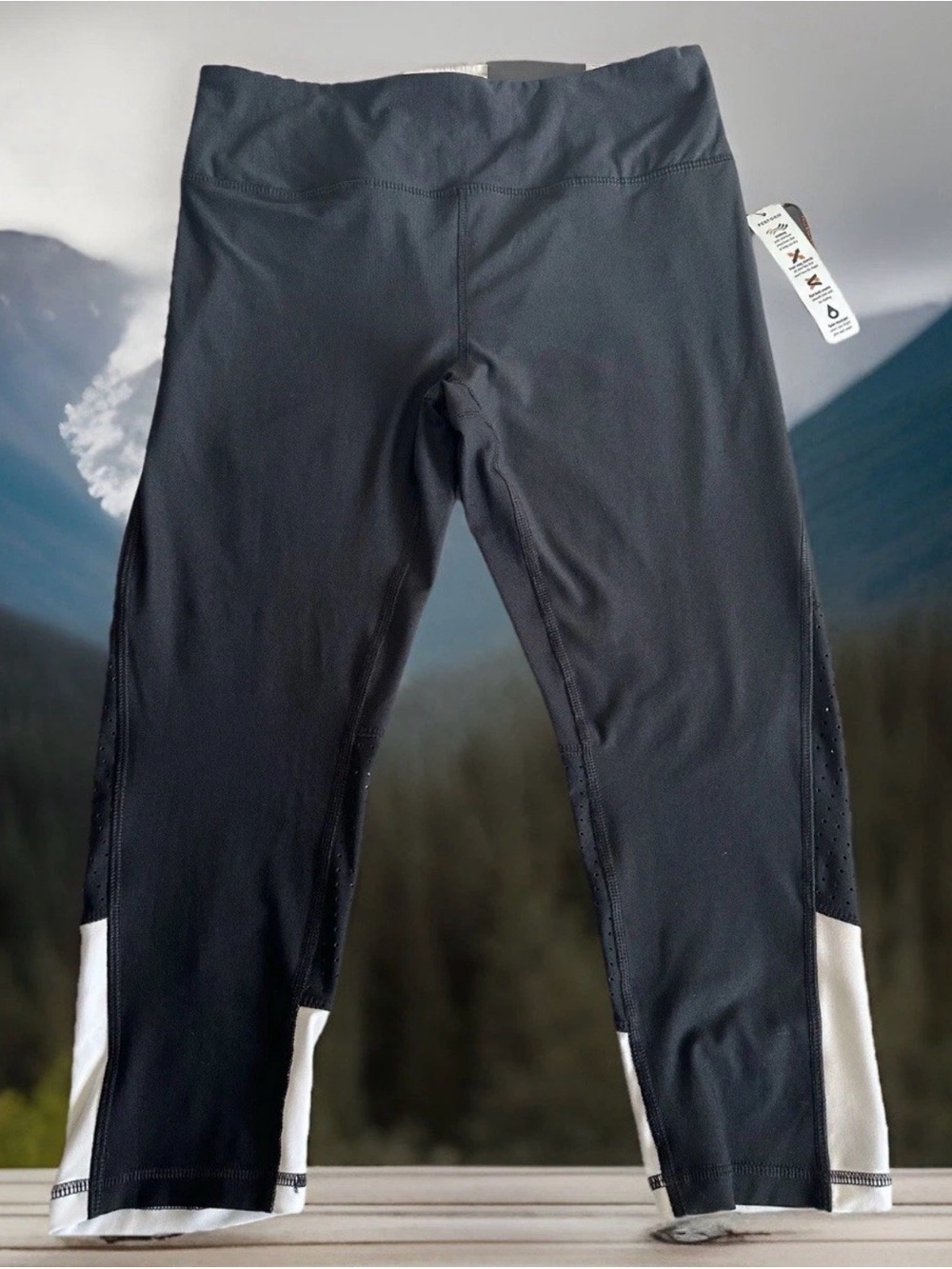 New NWT RBX Women Active Capri Crop Legging Sz Large Black & White Reflective